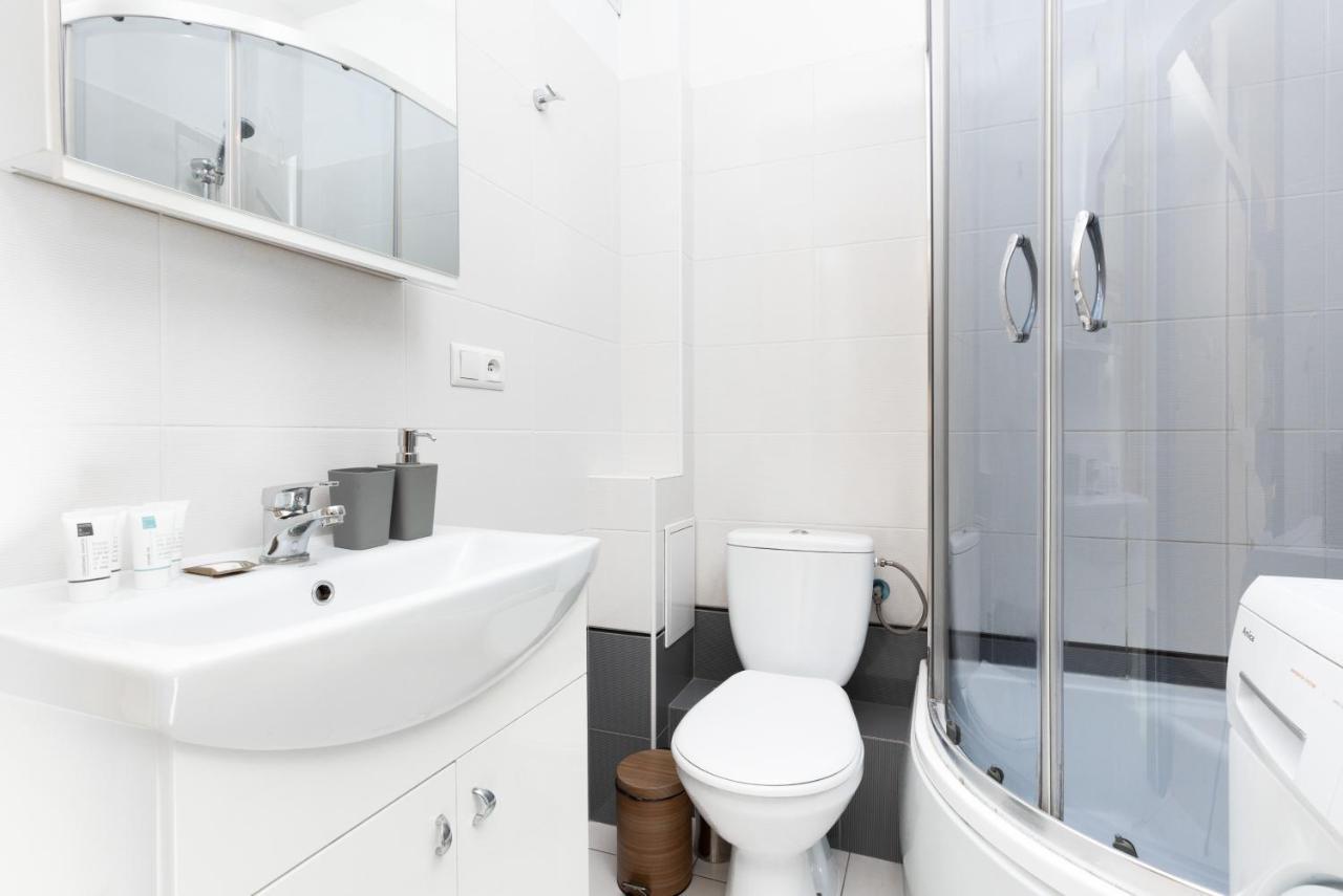 Apartments City Center Krucza By Renters Warschau Exterior foto